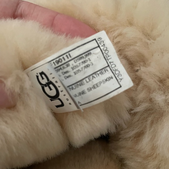 Tan Bailey Button UGG Boot - Picture 6 of 7